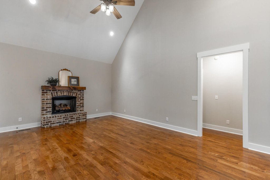 Harrison, Tennessee, 37341, United States, 3 Bedrooms Bedrooms, ,2.5 BathroomsBathrooms,Residential,Forsale,1995326