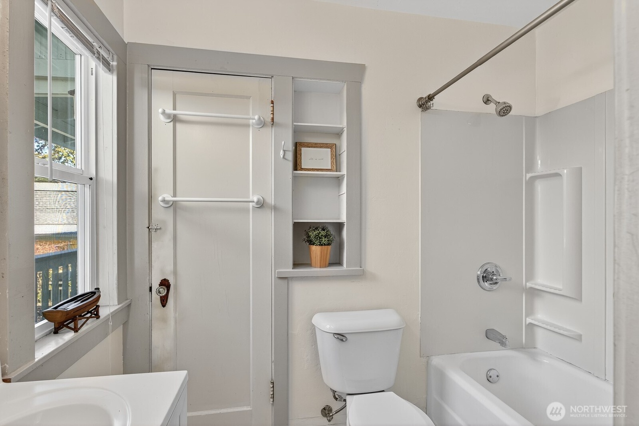 Anacortes, Washington, 98221, United States, 3 Bedrooms Bedrooms, ,2 BathroomsBathrooms,Residential,Forsale,1990712