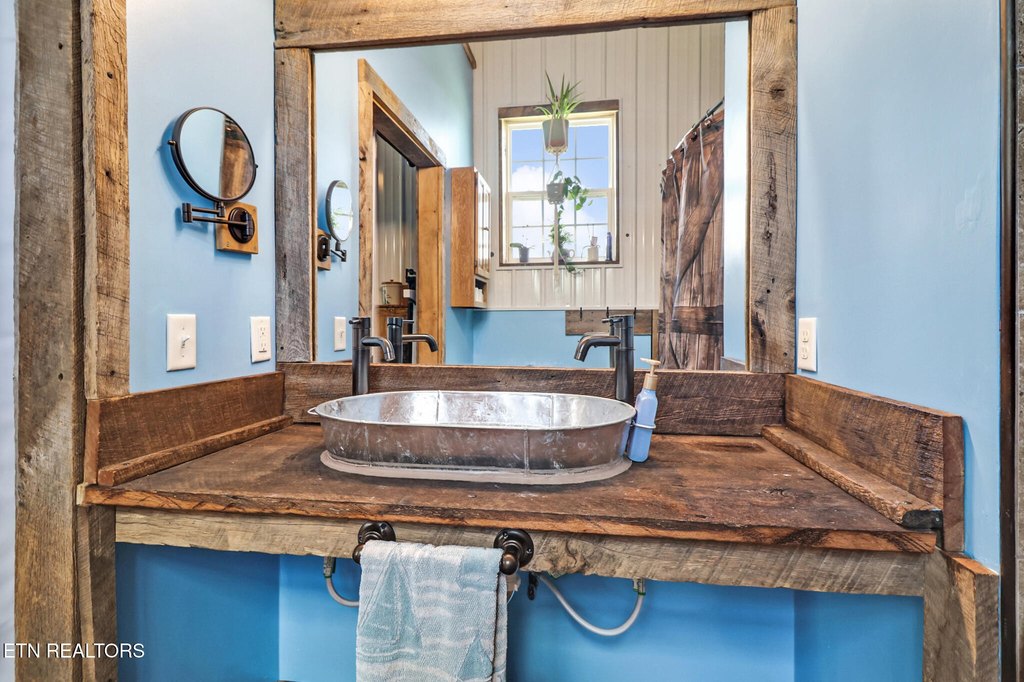 Crossville, Tennessee, 38571, United States, 3 Bedrooms Bedrooms, ,2.5 BathroomsBathrooms,Residential,Forsale,1907865