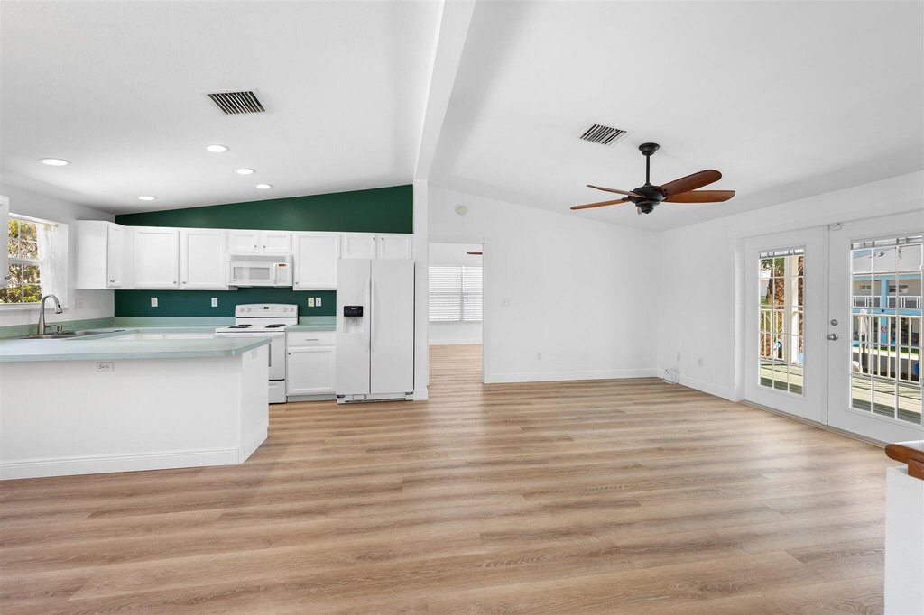 MARATHON, Florida, 33050, United States, 3 Bedrooms Bedrooms, ,2 BathroomsBathrooms,Residential,Forsale,2004343