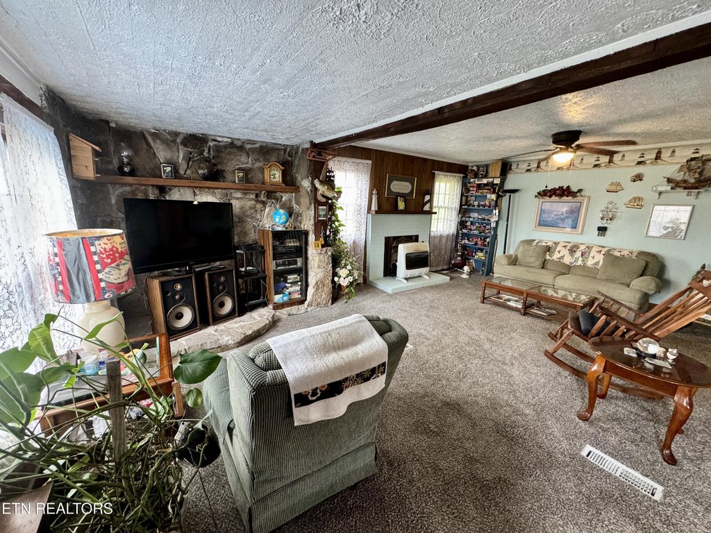 Crossville, Tennessee, 38571, United States, 4 Bedrooms Bedrooms, ,2 BathroomsBathrooms,Residential,Forsale,1996591