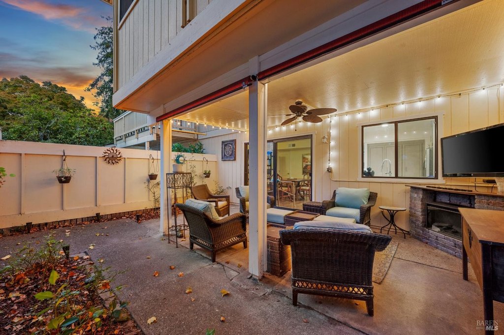 Santa Rosa, California, 95405, United States, 4 Bedrooms Bedrooms, ,2.5 BathroomsBathrooms,Residential,Forsale,2004741