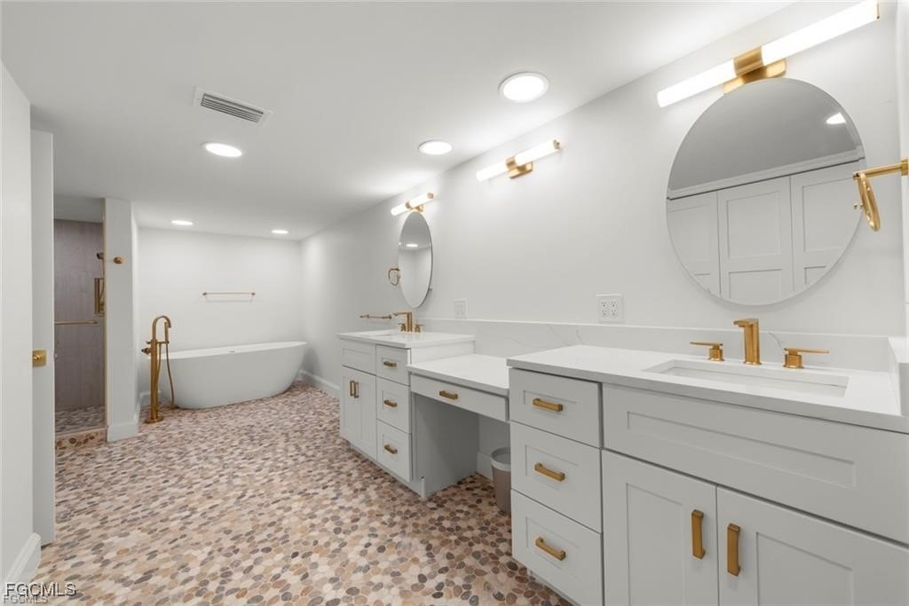 Sanibel, Florida, 33957, United States, 3 Bedrooms Bedrooms, ,3 BathroomsBathrooms,Residential,Forsale,1998644