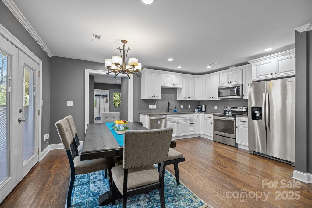 Charlotte, North Carolina, 28205, United States, 2 Bedrooms Bedrooms, ,2 BathroomsBathrooms,Residential,Forsale,2004560