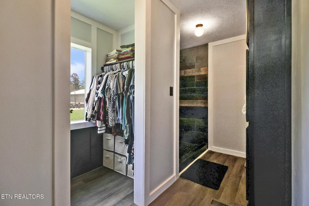 Crossville, Tennessee, 38571, United States, 4 Bedrooms Bedrooms, ,2 BathroomsBathrooms,Residential,Forsale,1996592