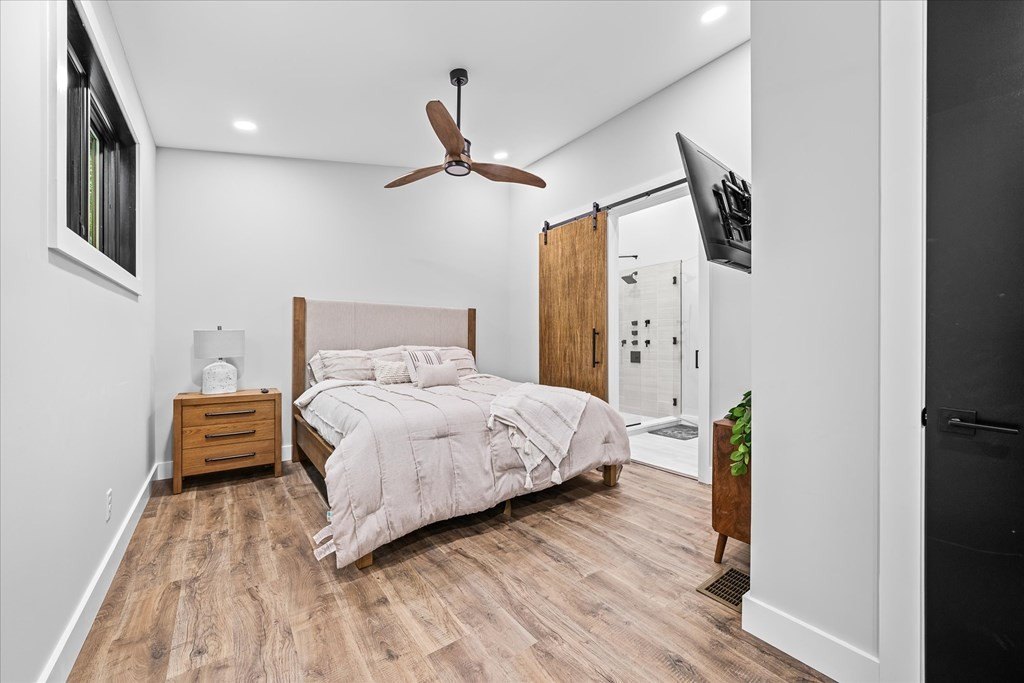 Byrdstown, Tennessee, 38549, United States, 3 Bedrooms Bedrooms, ,4 BathroomsBathrooms,Residential,Forsale,1929851