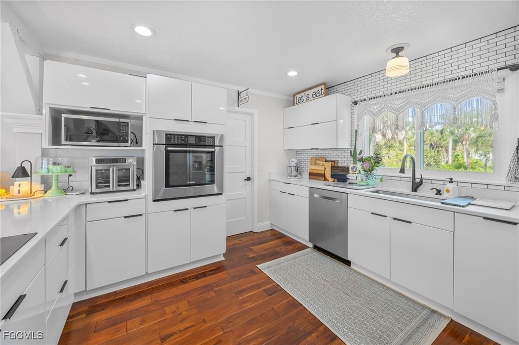 Sanibel, Florida, 33957, United States, 3 Bedrooms Bedrooms, ,2 BathroomsBathrooms,Residential,Forsale,1998641