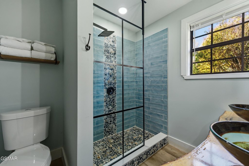 Sevierville, Tennessee, 37862, United States, 3 Bedrooms Bedrooms, ,3 BathroomsBathrooms,Residential,Forsale,1999444