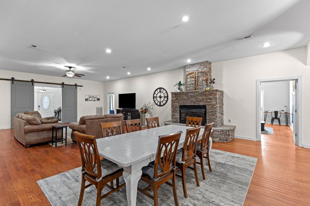 Russellville, Tennessee, 37860, United States, 5 Bedrooms Bedrooms, ,5.5 BathroomsBathrooms,Residential,Forsale,2002622