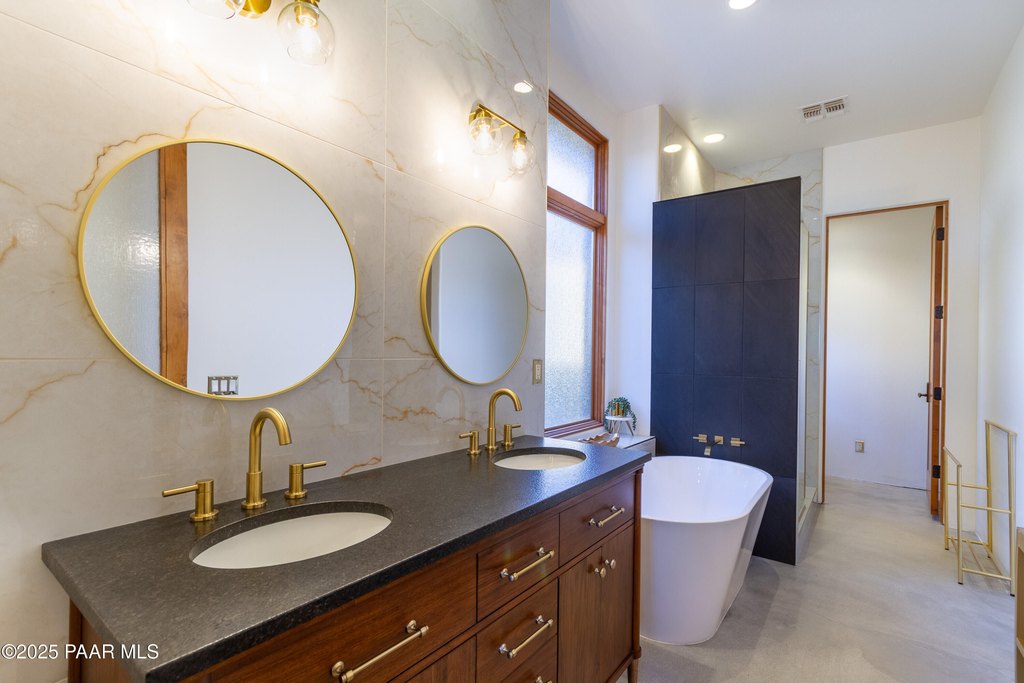 Prescott, Arizona, 86305, United States, 3 Bedrooms Bedrooms, ,3 BathroomsBathrooms,Residential,Forsale,2004520