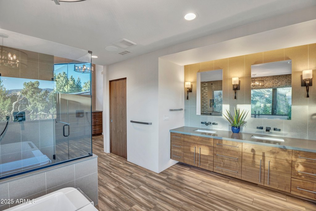 Sedona, Arizona, 86336, United States, 3 Bedrooms Bedrooms, ,3 BathroomsBathrooms,Residential,Forsale,2004617