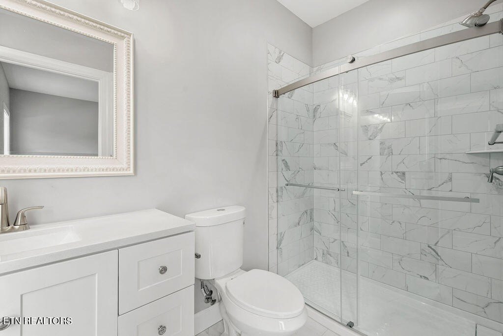 Loudon, Tennessee, 37774, United States, 4 Bedrooms Bedrooms, ,4.5 BathroomsBathrooms,Residential,Forsale,1942458