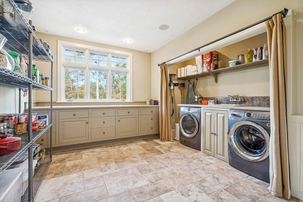 Lyme, New Hampshire, 03768, United States, 4 Bedrooms Bedrooms, ,5.5 BathroomsBathrooms,Residential,Forsale,1999497