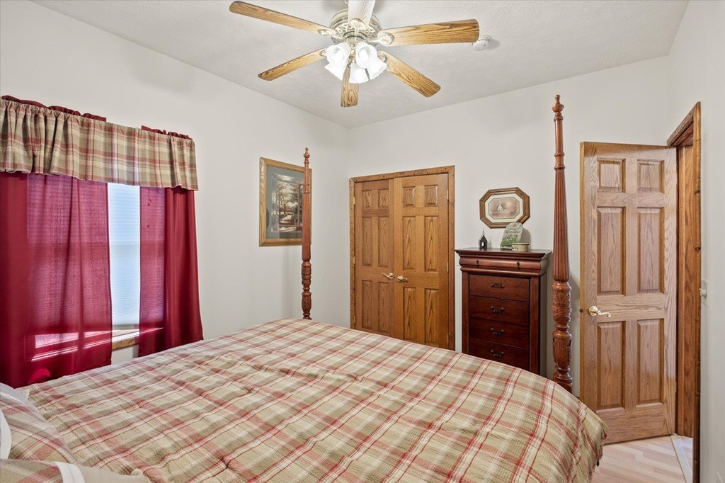 Byrdstown, Tennessee, 38549, United States, 5 Bedrooms Bedrooms, ,4 BathroomsBathrooms,Residential,Forsale,1952666