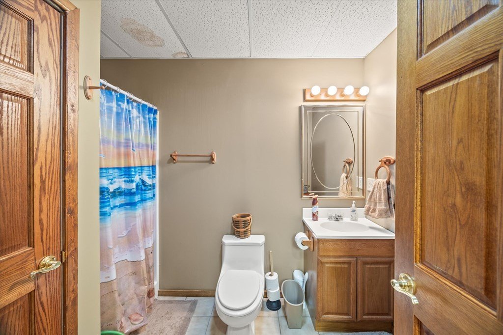 Byrdstown, Tennessee, 38549, United States, 5 Bedrooms Bedrooms, ,4 BathroomsBathrooms,Residential,Forsale,1952666