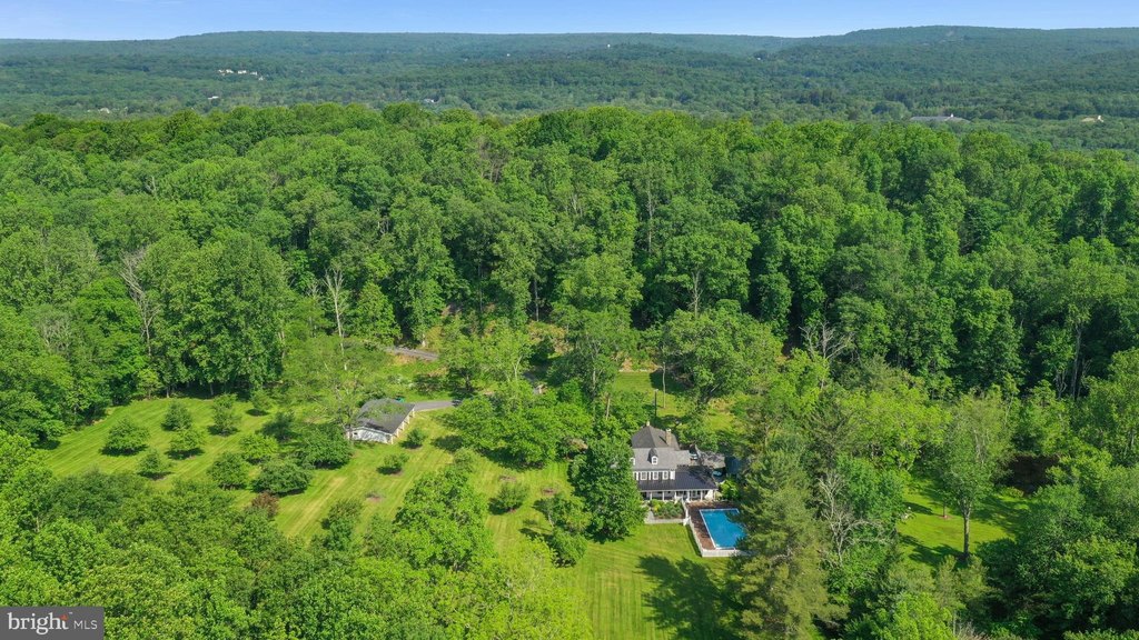 EAST STROUDSBURG, Pennsylvania, 18302, United States, 4 Bedrooms Bedrooms, ,4.5 BathroomsBathrooms,Residential,Forsale,1971847