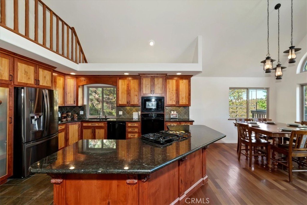 Lake Arrowhead, California, 92352, United States, 4 Bedrooms Bedrooms, ,3 BathroomsBathrooms,Residential,Forsale,2000288