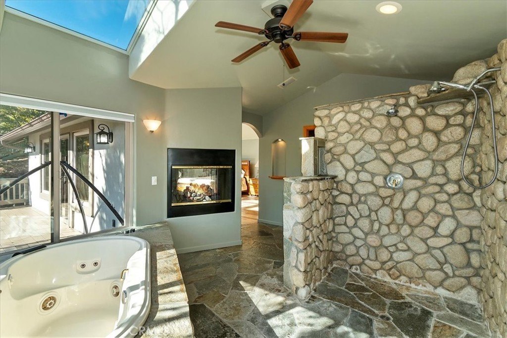 Lake Arrowhead, California, 92352, United States, 4 Bedrooms Bedrooms, ,3 BathroomsBathrooms,Residential,Forsale,2000288