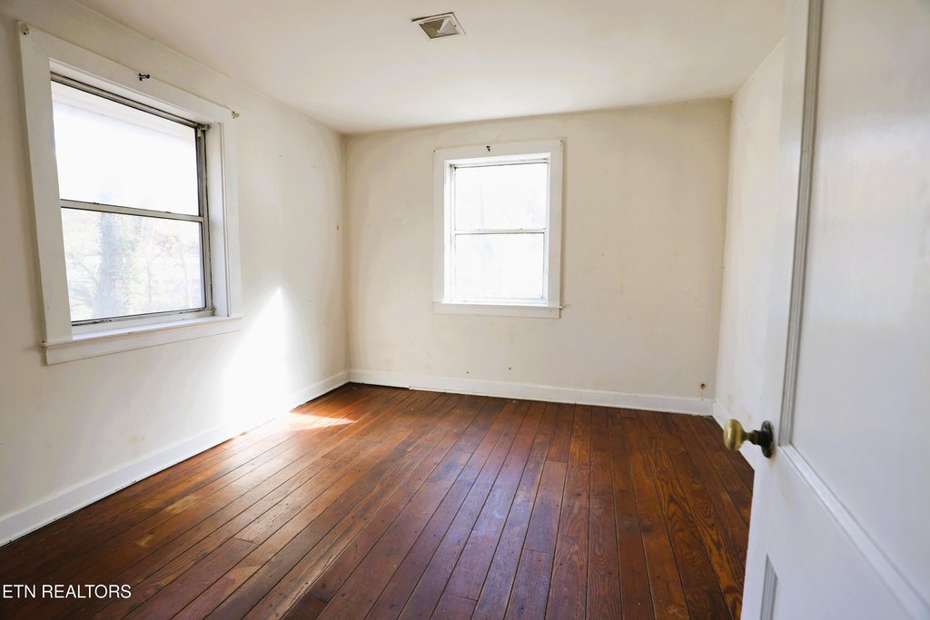 Knoxville, Tennessee, 37920, United States, 2 Bedrooms Bedrooms, ,1 BathroomBathrooms,Residential,Forsale,1999470