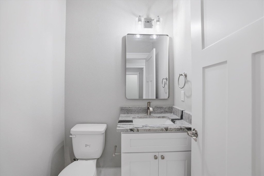 Tallahassee, Florida, 32312, United States, 5 Bedrooms Bedrooms, ,3.5 BathroomsBathrooms,Residential,Forsale,1995099