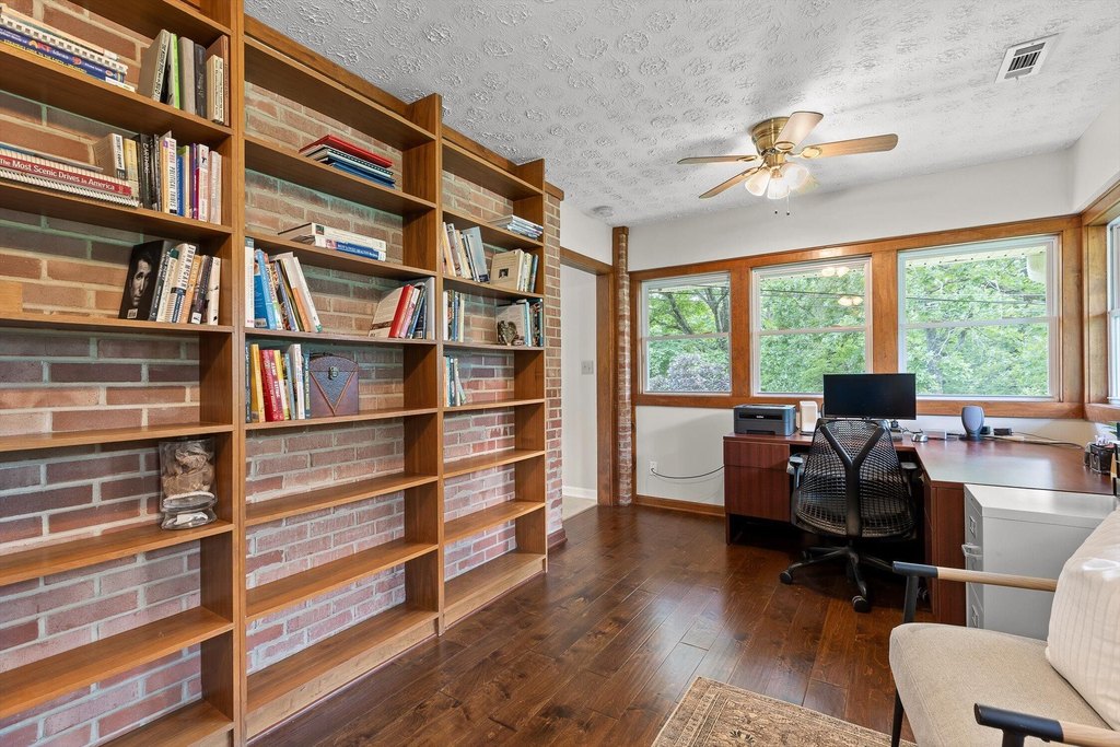 Signal Mountain, Tennessee, 37377, United States, 4 Bedrooms Bedrooms, ,4 BathroomsBathrooms,Residential,Forsale,1894388