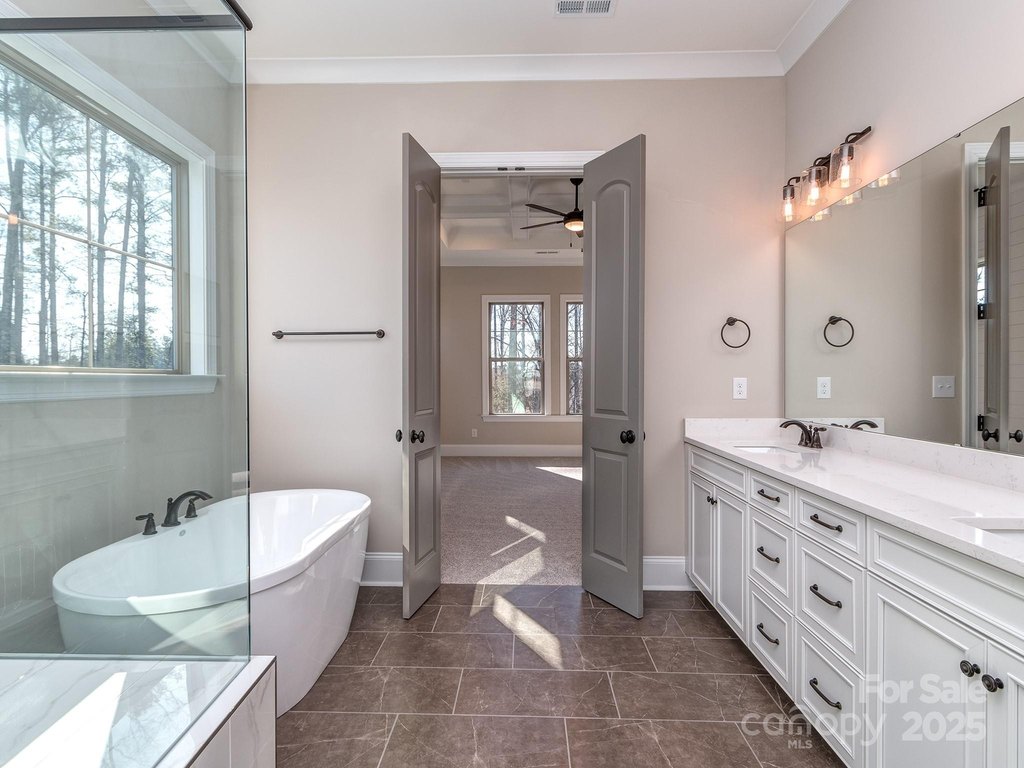 Tega Cay, South Carolina, 29708, United States, 5 Bedrooms Bedrooms, ,4.5 BathroomsBathrooms,Residential,Forsale,2007725