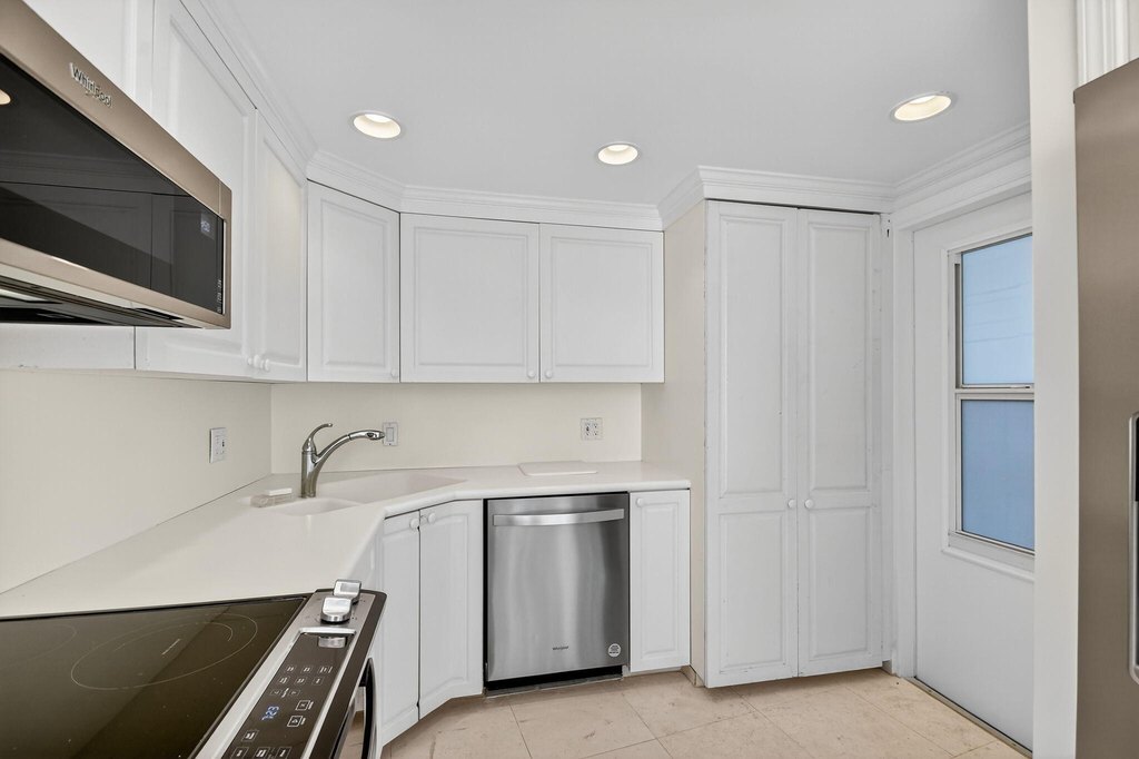 Palm Beach, Florida, 33480, United States, 2 Bedrooms Bedrooms, ,2 BathroomsBathrooms,Residential,Forsale,2010659