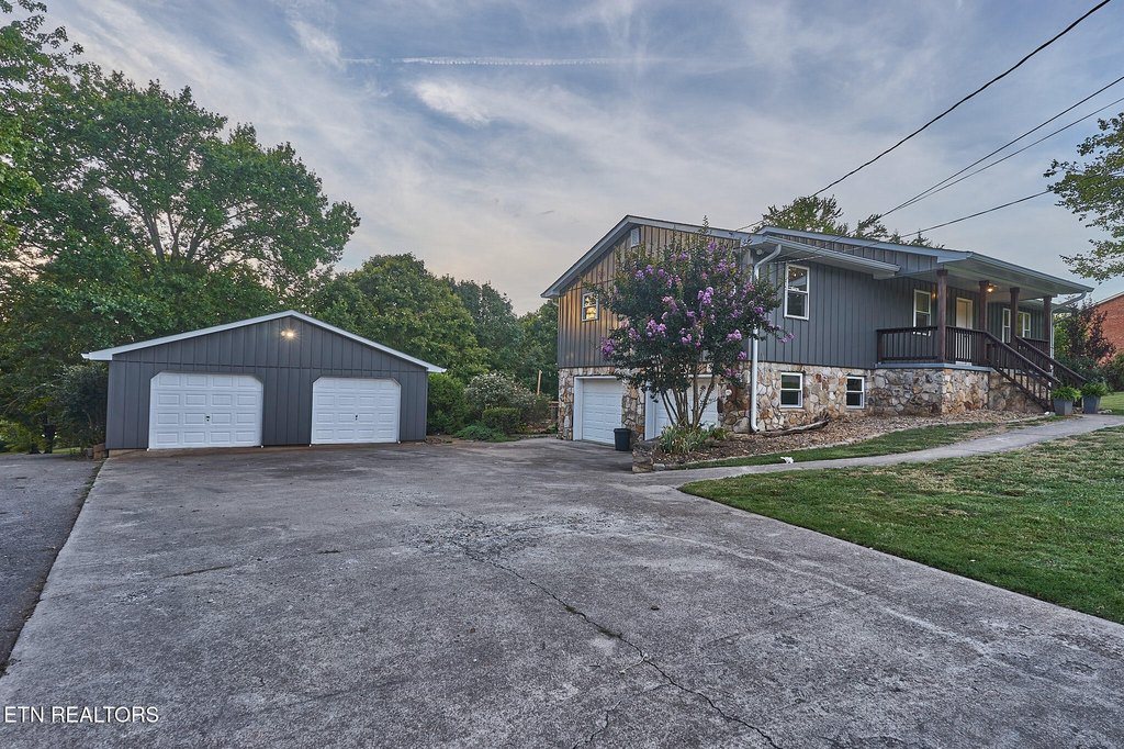 Maryville, Tennessee, 37803, United States, 3 Bedrooms Bedrooms, ,2.5 BathroomsBathrooms,Residential,Forsale,1963509