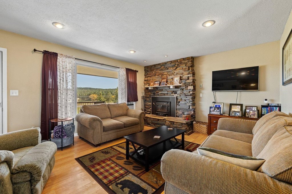 Custer, South Dakota, 57730, United States, 5 Bedrooms Bedrooms, ,2 BathroomsBathrooms,Residential,Forsale,2011080