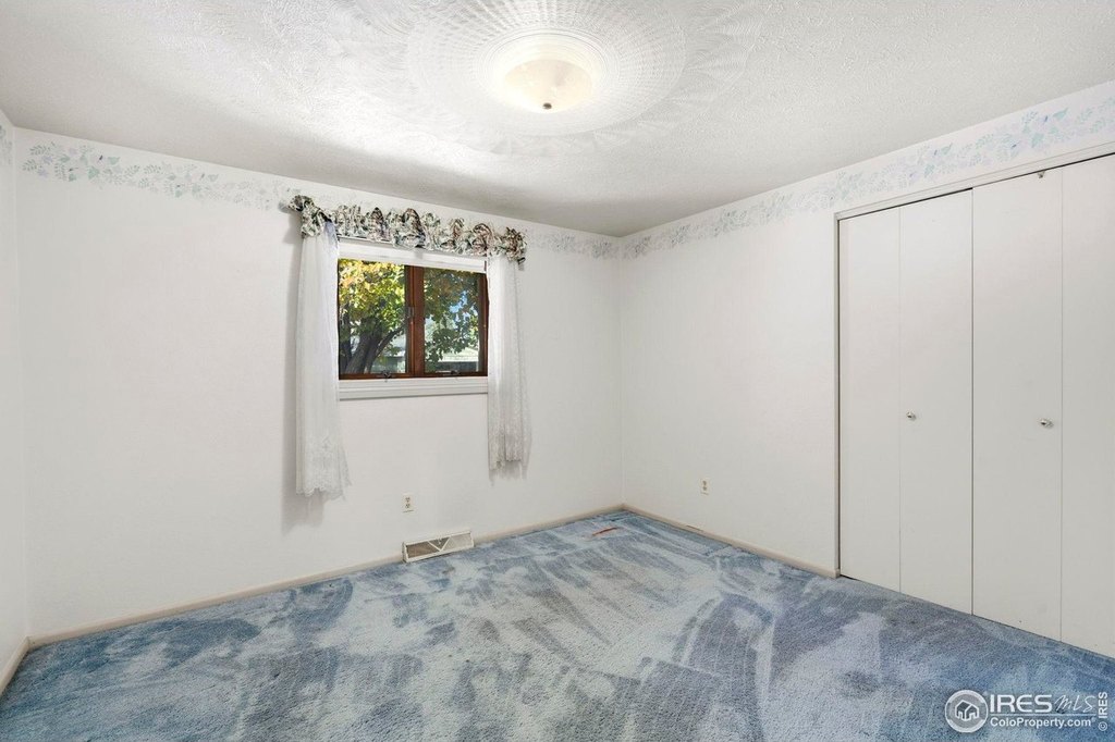 Loveland, Colorado, 80538, United States, 5 Bedrooms Bedrooms, ,2 BathroomsBathrooms,Residential,Forsale,2004289