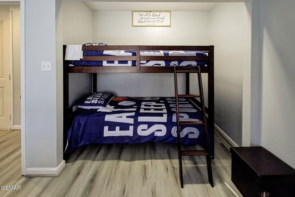 Gatlinburg, Tennessee, 37738, United States, 5 Bedrooms Bedrooms, ,2 BathroomsBathrooms,Residential,Forsale,1999457