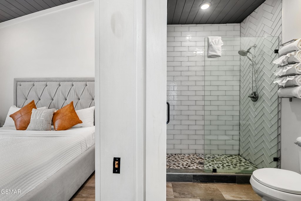 Gatlinburg, Tennessee, 37738, United States, 1 Bedroom Bedrooms, ,2 BathroomsBathrooms,Residential,Forsale,1999465