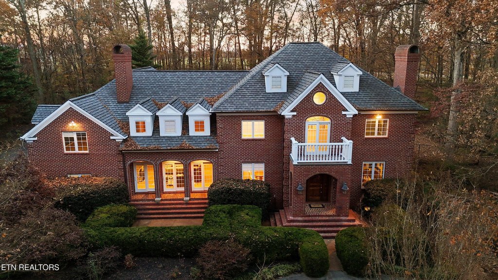 Maryville, Tennessee, 37803, United States, 5 Bedrooms Bedrooms, ,5.5 BathroomsBathrooms,Residential,Forsale,1999469