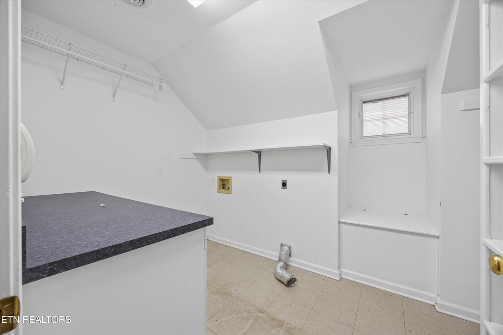 Maryville, Tennessee, 37803, United States, 5 Bedrooms Bedrooms, ,5.5 BathroomsBathrooms,Residential,Forsale,1999469