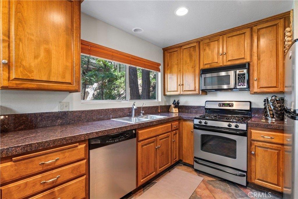 Lake Arrowhead, California, 92317, United States, 3 Bedrooms Bedrooms, ,2 BathroomsBathrooms,Residential,Forsale,1971039