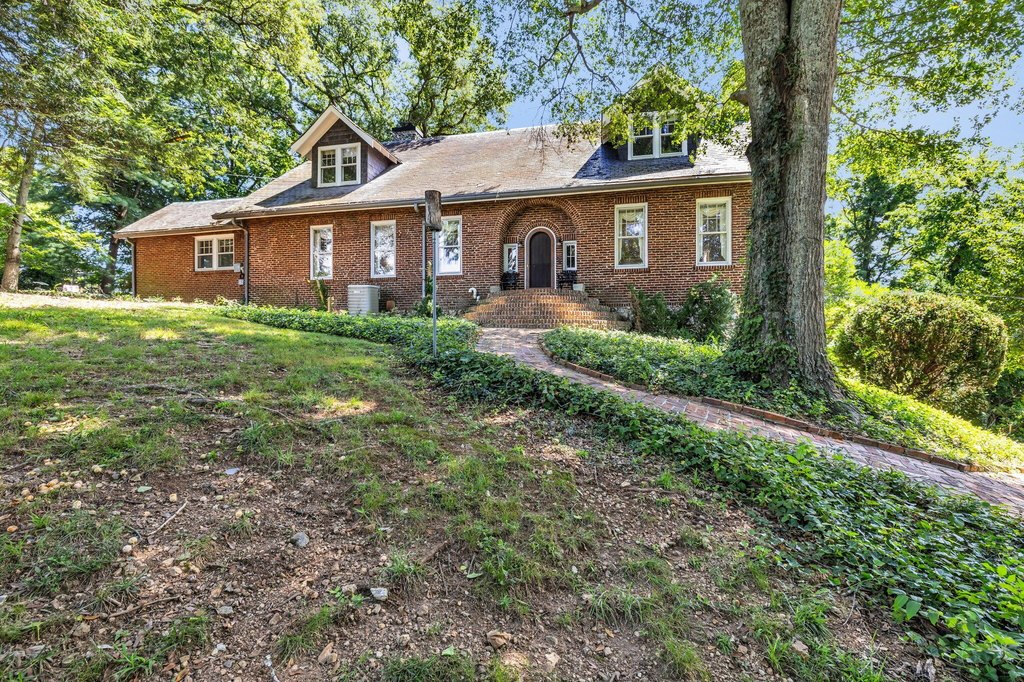 Chattanooga, Tennessee, 37404, United States, 5 Bedrooms Bedrooms, ,4 BathroomsBathrooms,Residential,Forsale,1963589