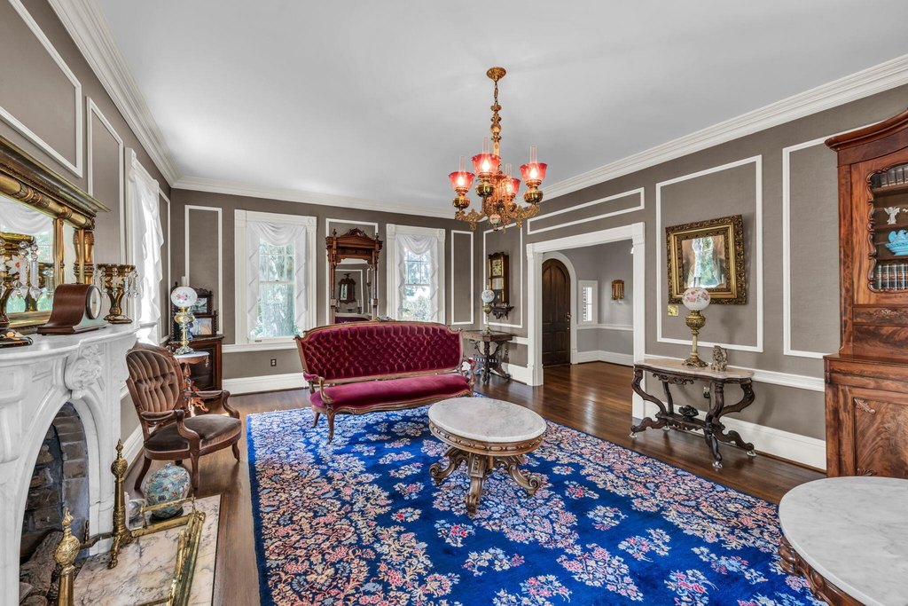 Chattanooga, Tennessee, 37404, United States, 5 Bedrooms Bedrooms, ,4 BathroomsBathrooms,Residential,Forsale,1963589