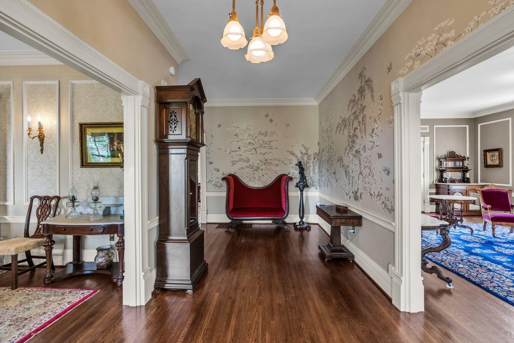 Chattanooga, Tennessee, 37404, United States, 5 Bedrooms Bedrooms, ,4 BathroomsBathrooms,Residential,Forsale,1963589