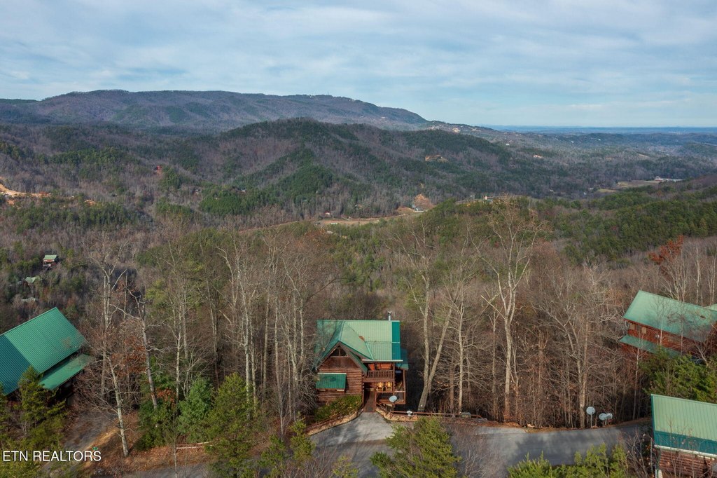 Sevierville, Tennessee, 37862, United States, 1 Bedroom Bedrooms, ,3 BathroomsBathrooms,Residential,Forsale,2012717