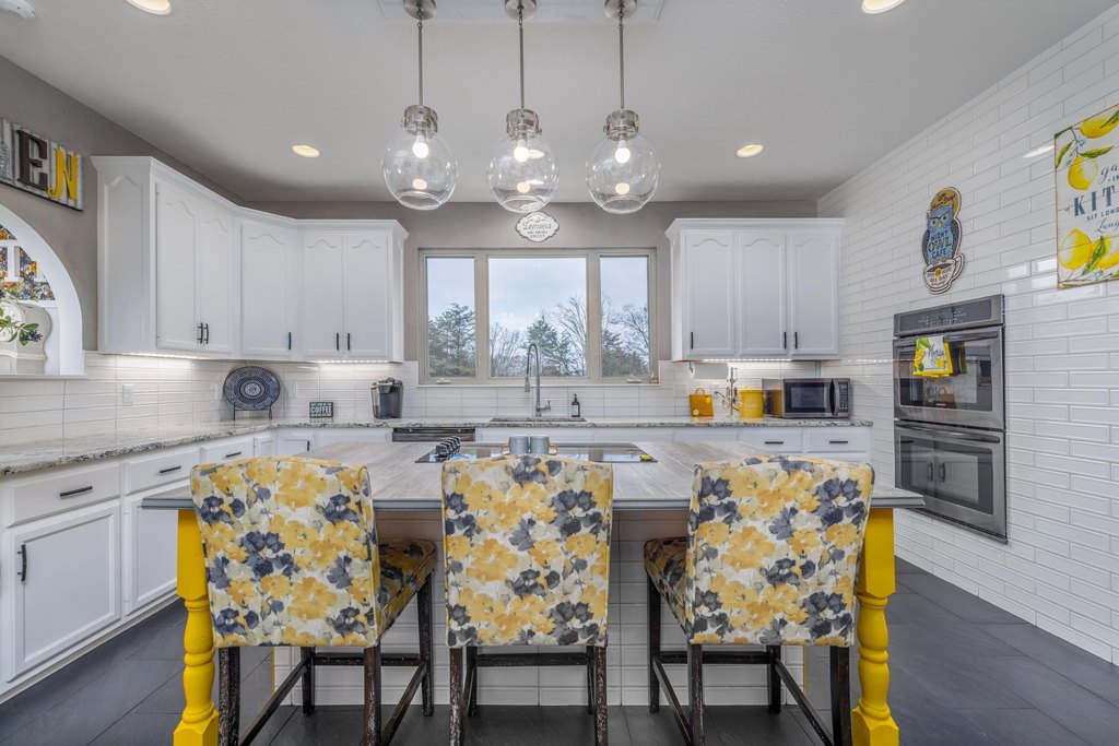 Talbott, Tennessee, 37877, United States, 5 Bedrooms Bedrooms, ,4.5 BathroomsBathrooms,Residential,Forsale,2002624