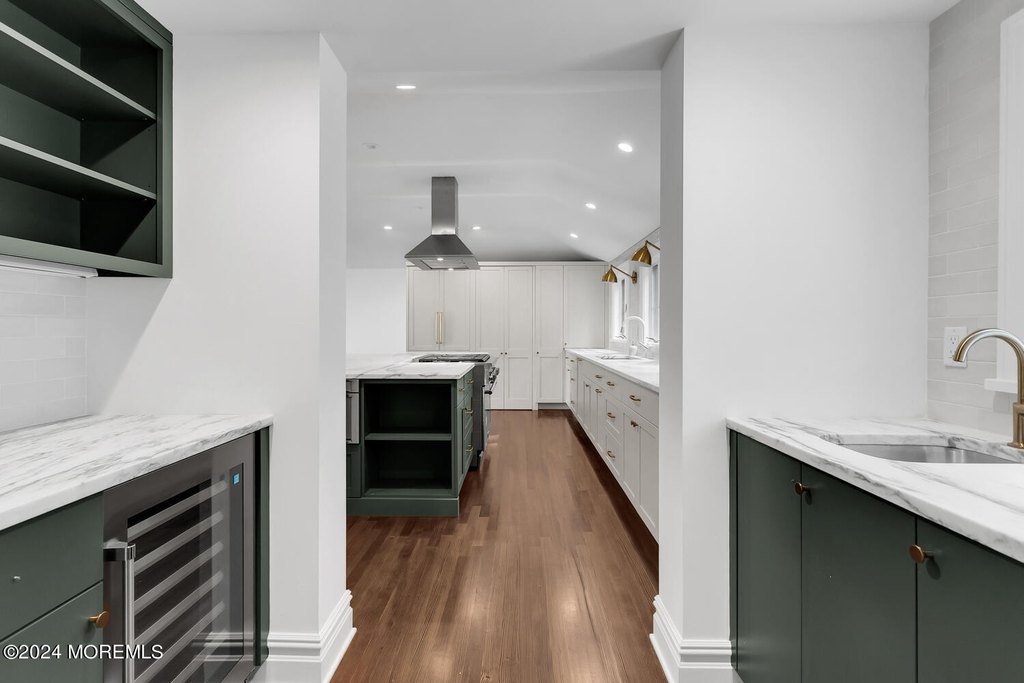 Highlands, New Jersey, 07732, United States, 5 Bedrooms Bedrooms, ,4.5 BathroomsBathrooms,Residential,Forsale,2008381