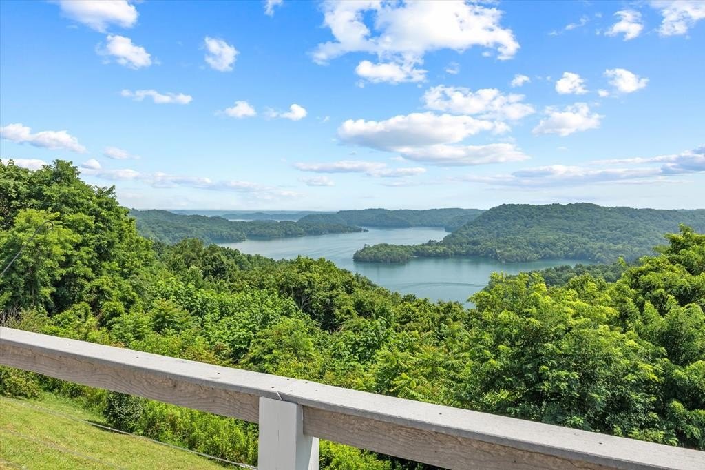 Hilham, Tennessee, 38568, United States, 4 Bedrooms Bedrooms, ,3 BathroomsBathrooms,Residential,Forsale,1929824