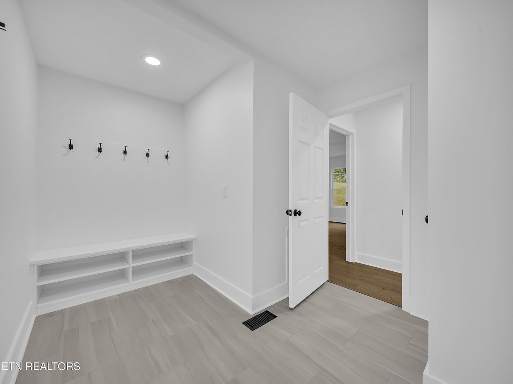 Maryville, Tennessee, 37801, United States, 3 Bedrooms Bedrooms, ,3 BathroomsBathrooms,Residential,Forsale,1973600