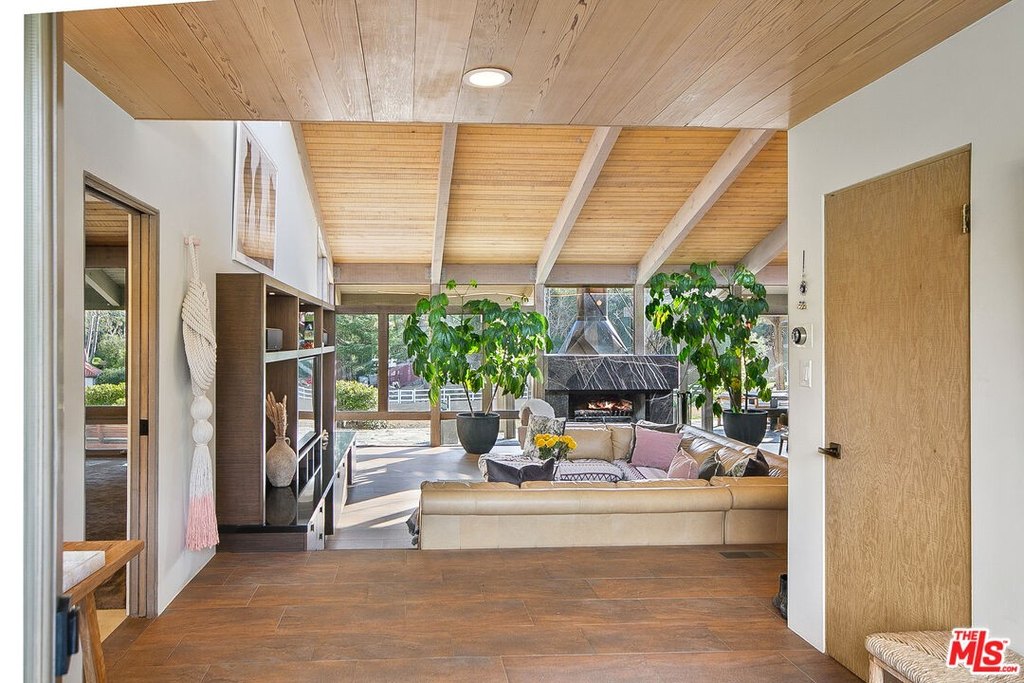 Calabasas, California, 91302, United States, 3 Bedrooms Bedrooms, ,2 BathroomsBathrooms,Residential,Forsale,2001432