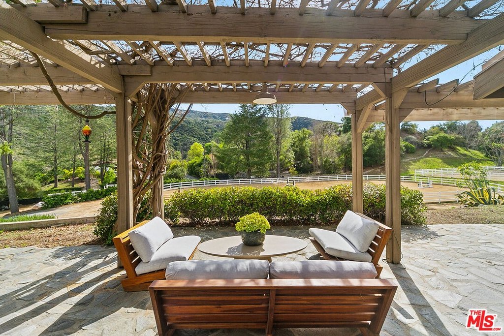 Calabasas, California, 91302, United States, 3 Bedrooms Bedrooms, ,2 BathroomsBathrooms,Residential,Forsale,2001432