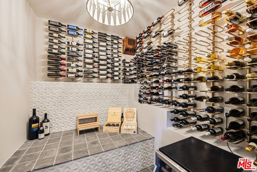 Malibu, California, 90265, United States, 4 Bedrooms Bedrooms, ,3.5 BathroomsBathrooms,Residential,Forsale,2009613