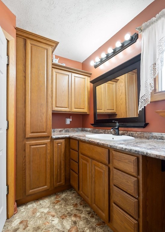 Sparta, Tennessee, 38583, United States, 3 Bedrooms Bedrooms, ,2 BathroomsBathrooms,Residential,Forsale,1999490