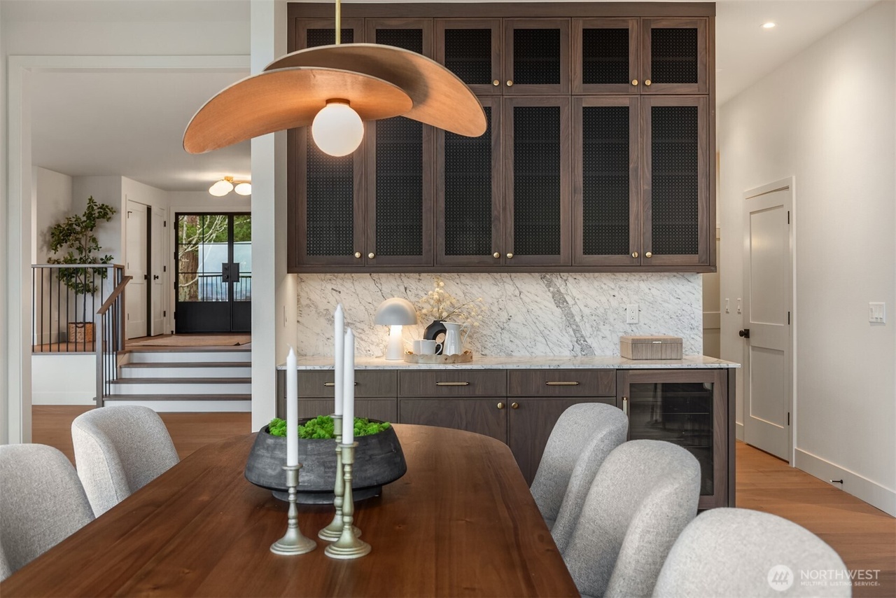 Clyde Hill, Washington, 98004, United States, 5 Bedrooms Bedrooms, ,4 BathroomsBathrooms,Residential,Forsale,2004453