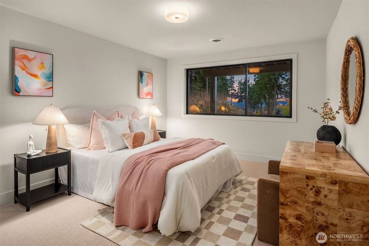 Clyde Hill, Washington, 98004, United States, 5 Bedrooms Bedrooms, ,4 BathroomsBathrooms,Residential,Forsale,2004453