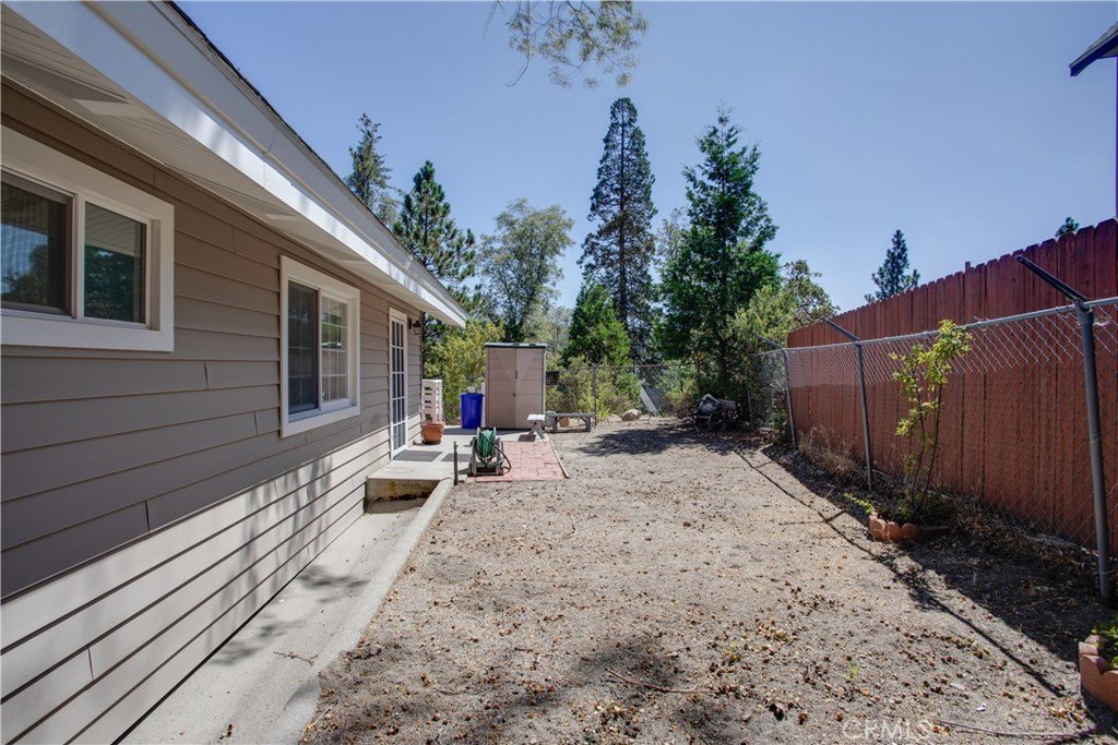 Lake Arrowhead, California, 92352, United States, 4 Bedrooms Bedrooms, ,3 BathroomsBathrooms,Residential,Forsale,1971047